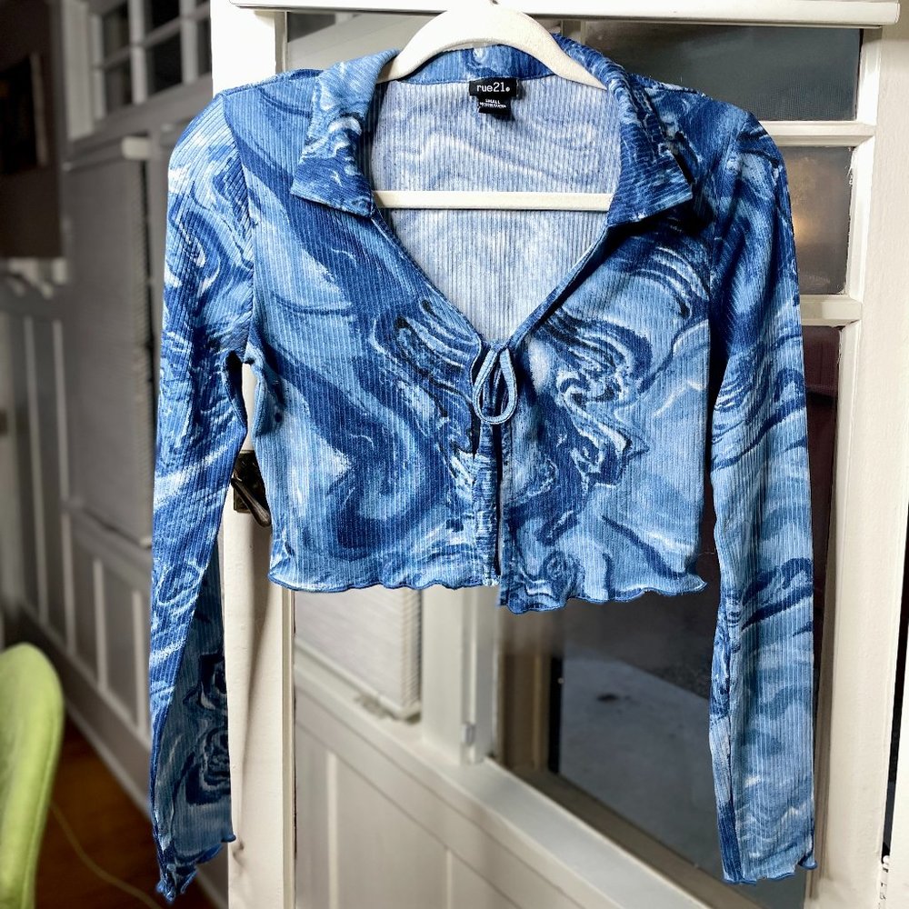 Rue21 Wavy Print Blue and White Front Tie Long Sleeve Crop Top Small